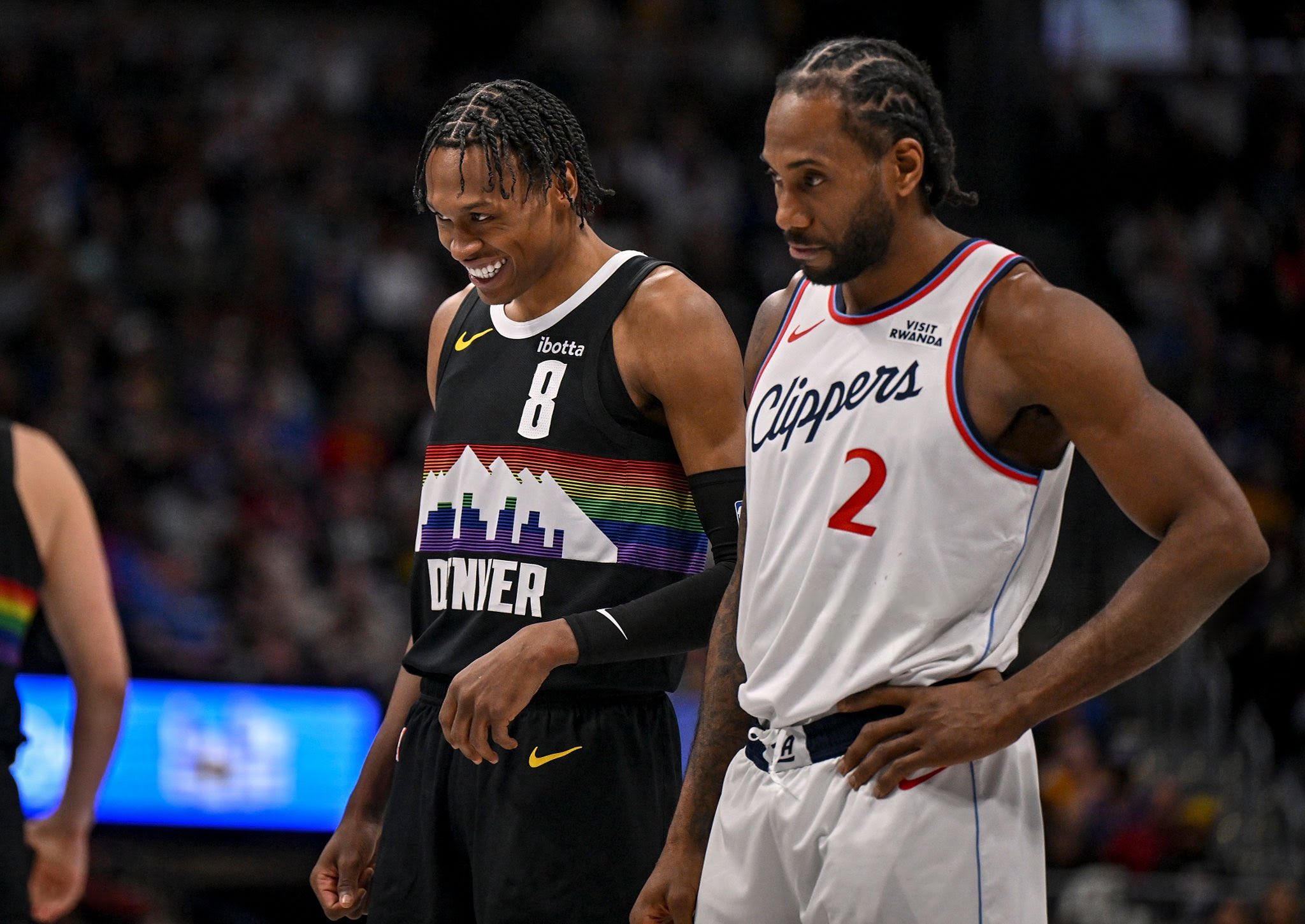 Peyton Watson and Kawhi Leonard on the court